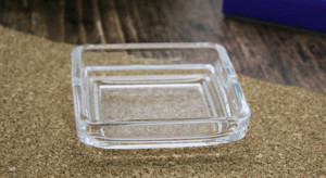 角型ガラス灰皿イメージ